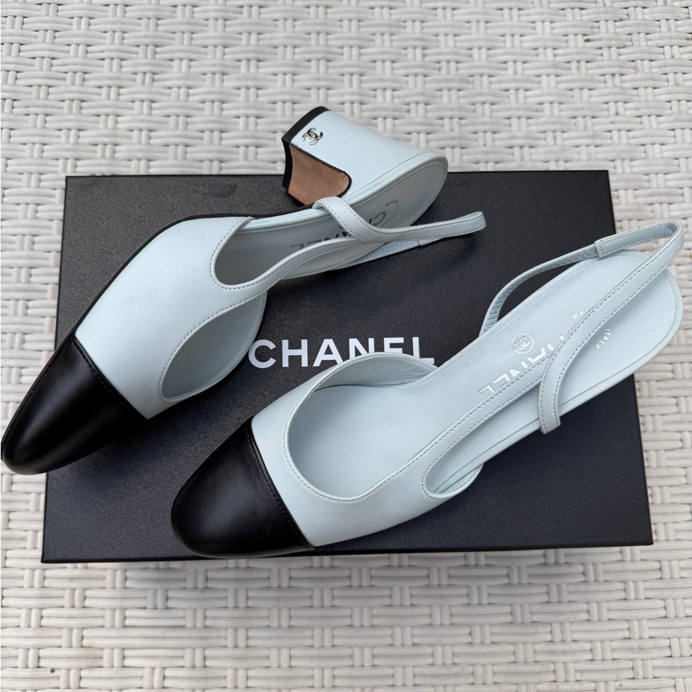 CHANEL CLASSIC LOGO LIGHT BLUE LEATHER SLINGBACK LOW HEEL SLINGBACKS CAP TOE 39